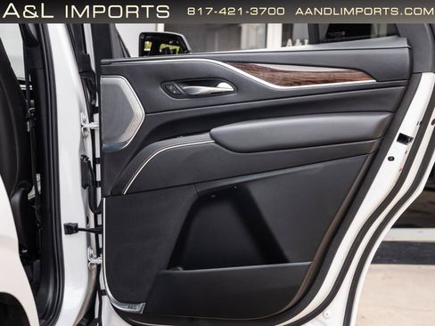 Used 2022 Cadillac Escalade Sport Platinum w/ Heavy-Duty Trailer Package AWD/4WD image 58