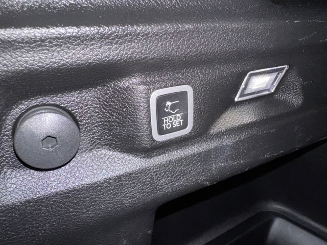Used 2023 Jeep Grand Cherokee L Laredo AWD/4WD image 27