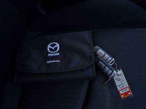 Used 2014 MAZDA MAZDA3 i Sport image 32