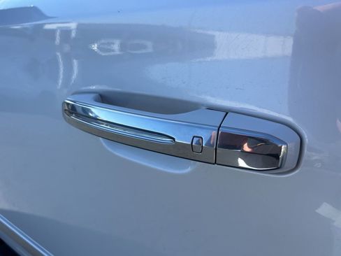 Used 2019 Cadillac Escalade ESV Premium Luxury image 11