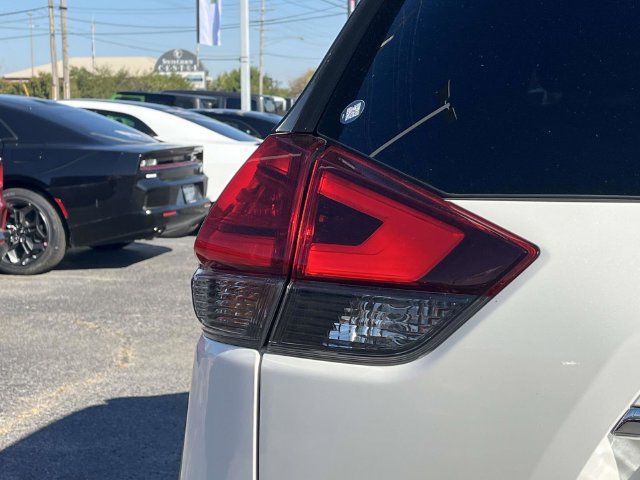 Used 2017 Nissan Rogue SL w/ SL Premium Package FWD image 10