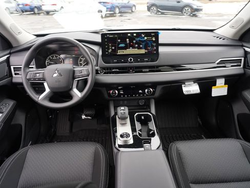 New 2026 Mitsubishi Outlander ES image 24
