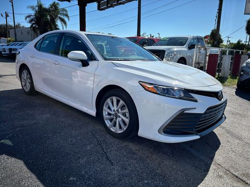 Used 2024 Toyota Camry LE image 3