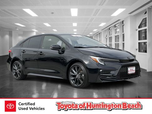 Certified 2026 Toyota Corolla SE w/ SE Package FWD image 1