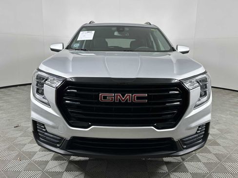 Used 2022 GMC Terrain SLE w/ Driver Convenience Package image 3