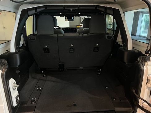 Used 2025 Jeep Wrangler Unlimited Sahara AWD/4WD image 31
