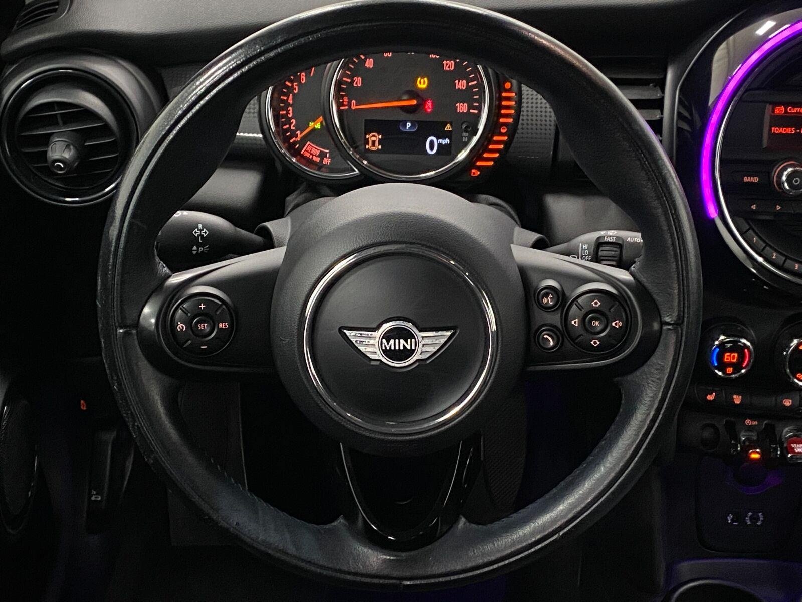 Used 2015 MINI Cooper 4-Door Hardtop FWD image 13