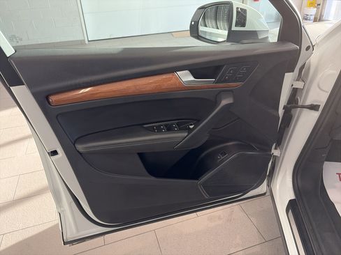 Used 2021 Audi Q5 Premium Plus image 9