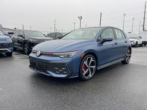 New 2026 Volkswagen GTI SE image 2
