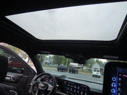 Used 2025 Chevrolet Suburban High Country image 43