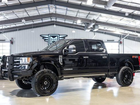 Used 2022 Ford F250 Platinum w/ FX4 Off-Road Package AWD/4WD image 1