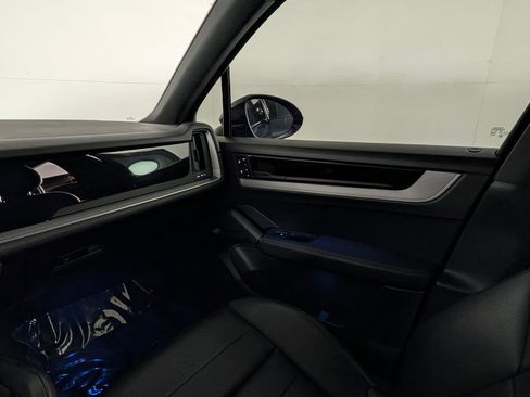 Certified 2024 Porsche Cayenne S AWD/4WD image 24