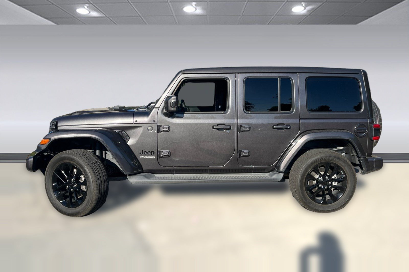 Used 2021 Jeep Wrangler Unlimited Sahara AWD/4WD image 4