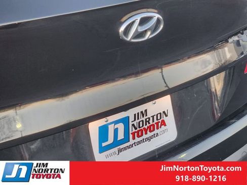Used 2019 Hyundai Tucson SE image 11