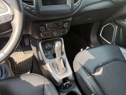 Used 2019 Jeep Compass Latitude w/ Popular Equipment Group image 18