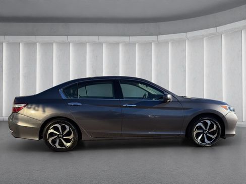 Used 2017 Honda Accord EX-L image 6