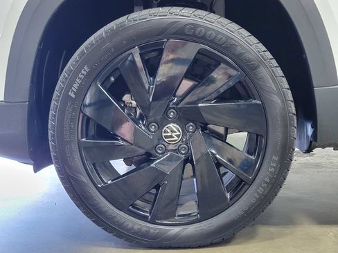 Used 2024 Volkswagen Taos SEL AWD/4WD image 10