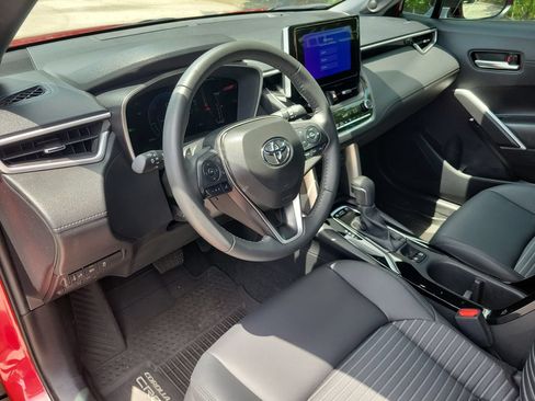 Used 2025 Toyota Corolla Cross AWD Hybrid w/ Convenience Package image 16