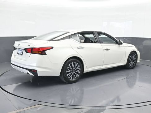 Used 2023 Nissan Altima 2.5 SV FWD image 6