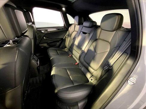 Certified 2022 Porsche Macan S image 24