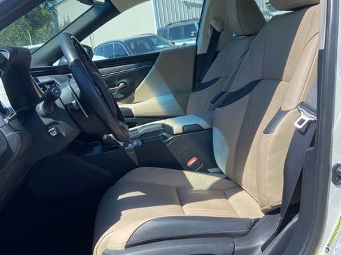 Used 2021 Lexus ES 300h w/ Accessory Package FWD image 11