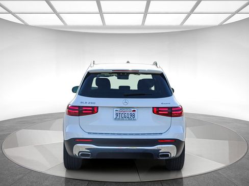 Used 2025 Mercedes-Benz GLB 250 4MATIC image 3