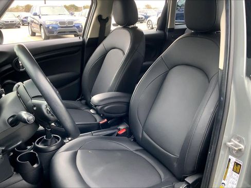 Used 2021 MINI Cooper 4-Door Hardtop image 7