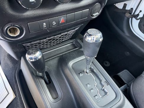 Certified 2018 Jeep Wrangler Sport S image 29