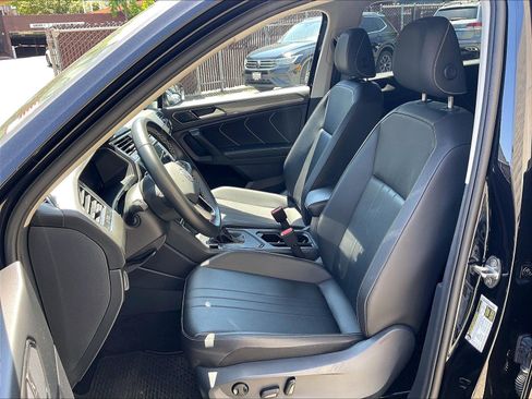 Certified 2023 Volkswagen Tiguan SE FWD image 24