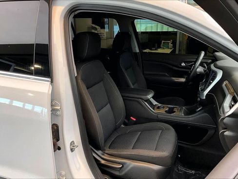 Used 2022 GMC Acadia SLE image 16