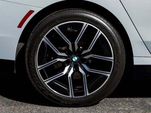 Used 2025 BMW 740i xDrive image 15