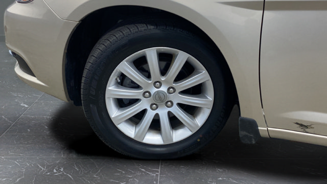 Used 2014 Chrysler 200 Limited FWD image 29