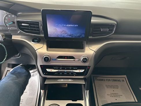 Used 2022 Ford Explorer XLT w/ Equipment Group 202A image 10