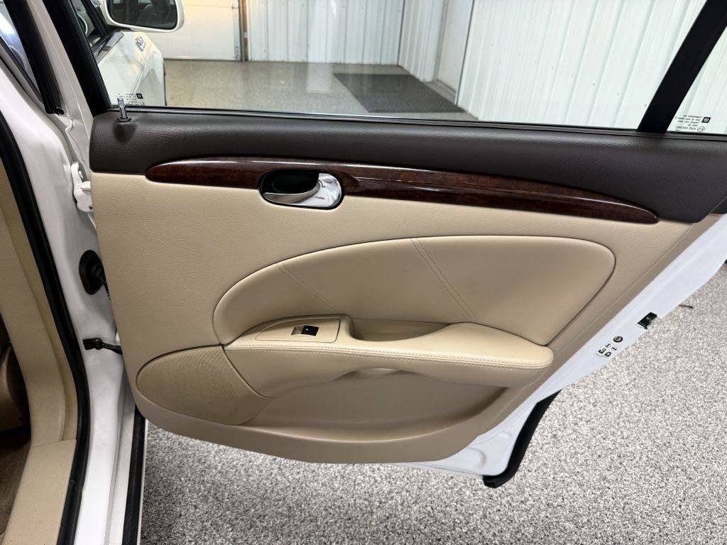 Used 2010 Buick Lucerne CXL FWD image 30