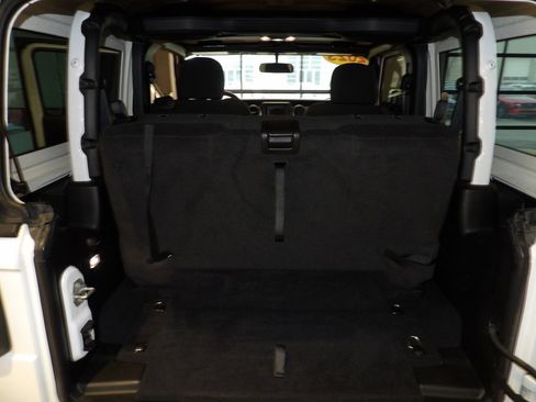 Used 2023 Jeep Wrangler Sport S image 17