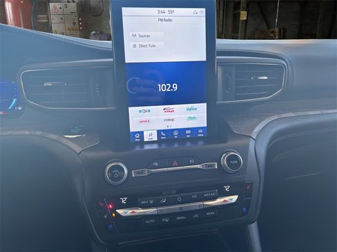 Used 2020 Ford Explorer Platinum w/ Premium Technology Package image 23