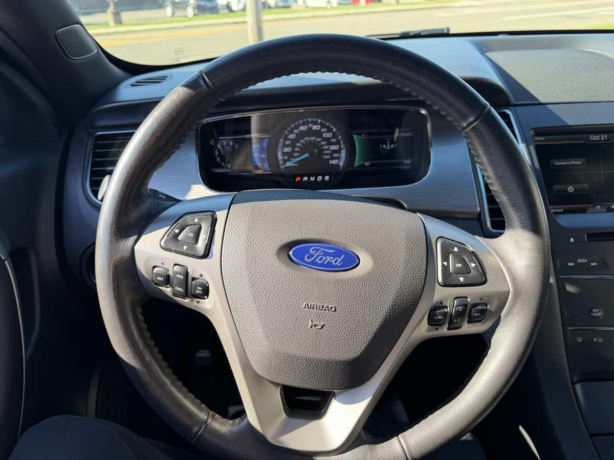 Used 2015 Ford Taurus SEL w/ Equipment Group 201A AWD/4WD image 26