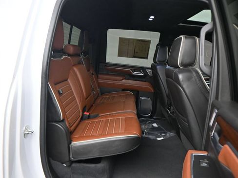 Used 2024 GMC Sierra 2500 Denali Ultimate w/ Max Trailering Package AWD/4WD image 11