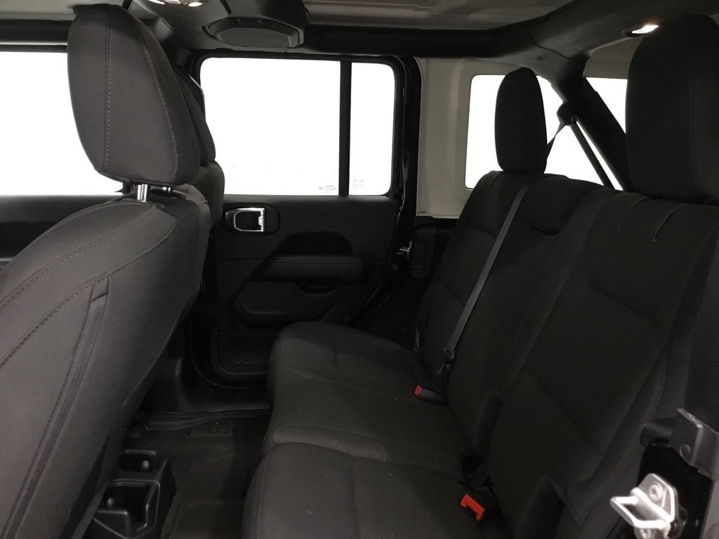 Used 2022 Jeep Wrangler Unlimited Sahara w/ Cold Weather Group AWD/4WD image 30