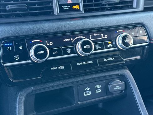 Used 2025 Honda Pilot Black Edition image 30