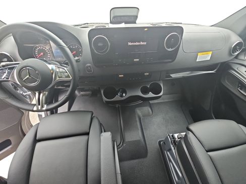 New 2025 Mercedes-Benz Sprinter 2500 image 9