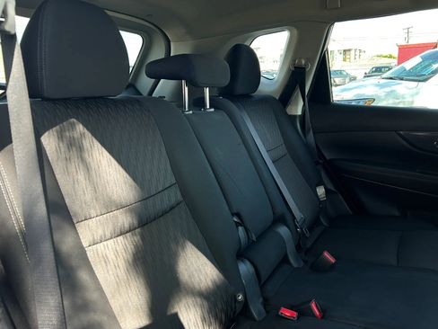 Used 2019 Nissan Rogue SV AWD/4WD image 10