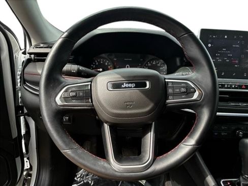 Used 2022 Jeep Compass Trailhawk w/ Trailhawk Convenience Group AWD/4WD image 9