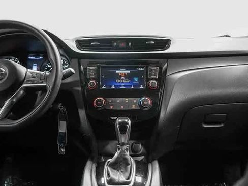 Used 2021 Nissan Rogue Sport S image 13