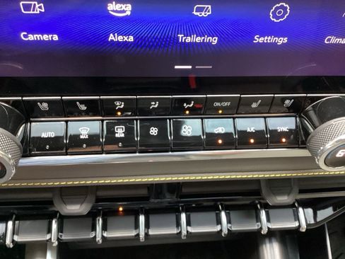 Used 2024 Chevrolet Colorado ZR2 w/ ZR2 Convenience Package III image 51