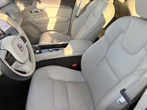 Used 2023 Volvo XC90 B5 Plus AWD/4WD image 7