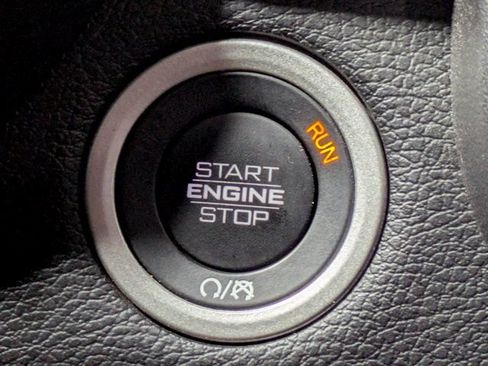 Used 2025 RAM 2500 Laramie AWD/4WD image 29