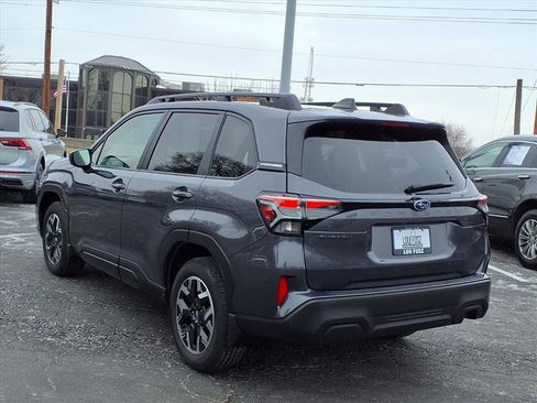 Used 2025 Subaru Forester Premium image 2