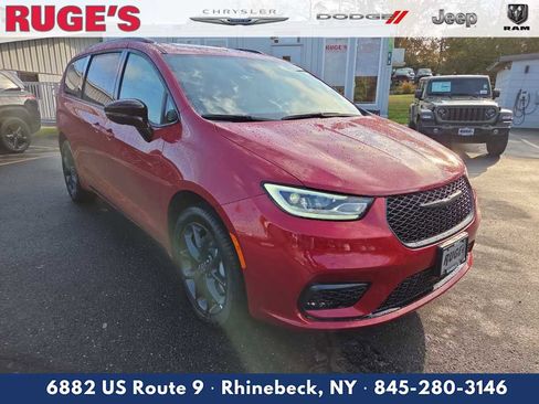 New 2026 Chrysler Pacifica Limited w/ S Appearance Package image 1