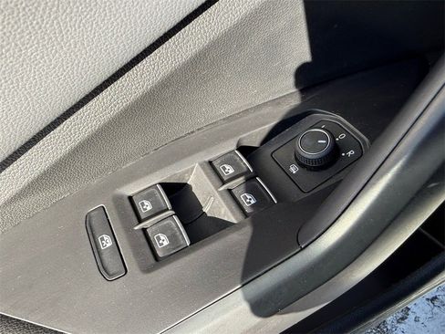 Certified 2025 Volkswagen Jetta SEL image 41